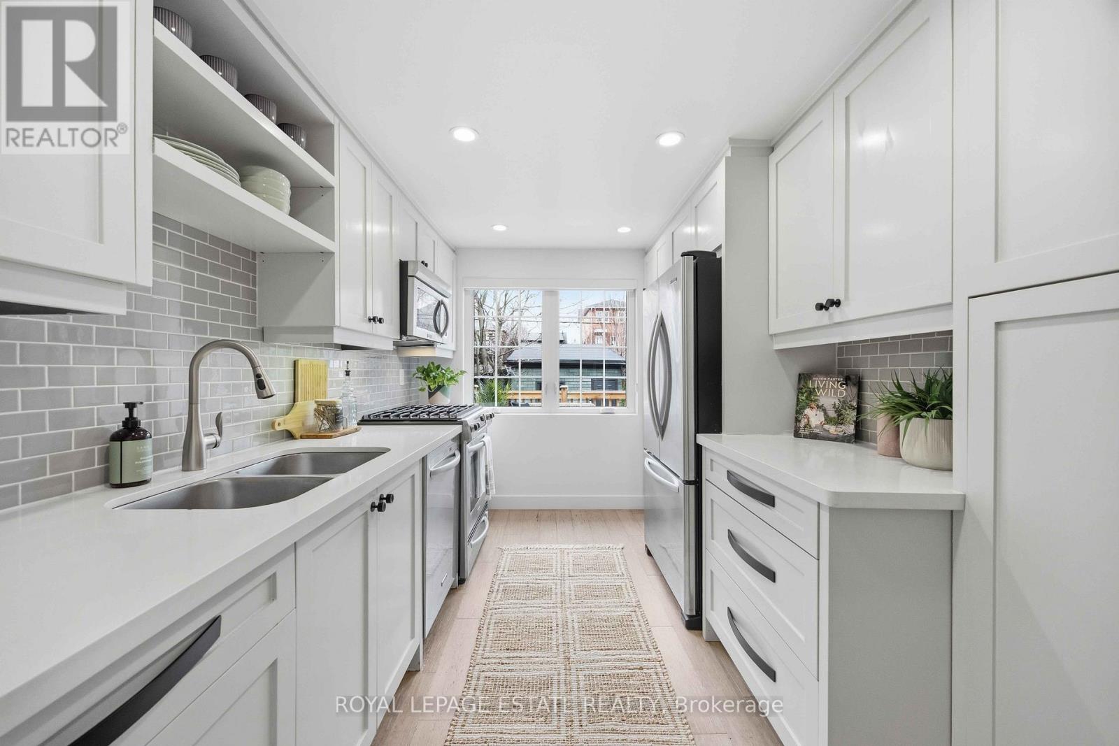 38 Kenwood Avenue, Toronto, Ontario  M6C 2R9 - Photo 11 - C12966372