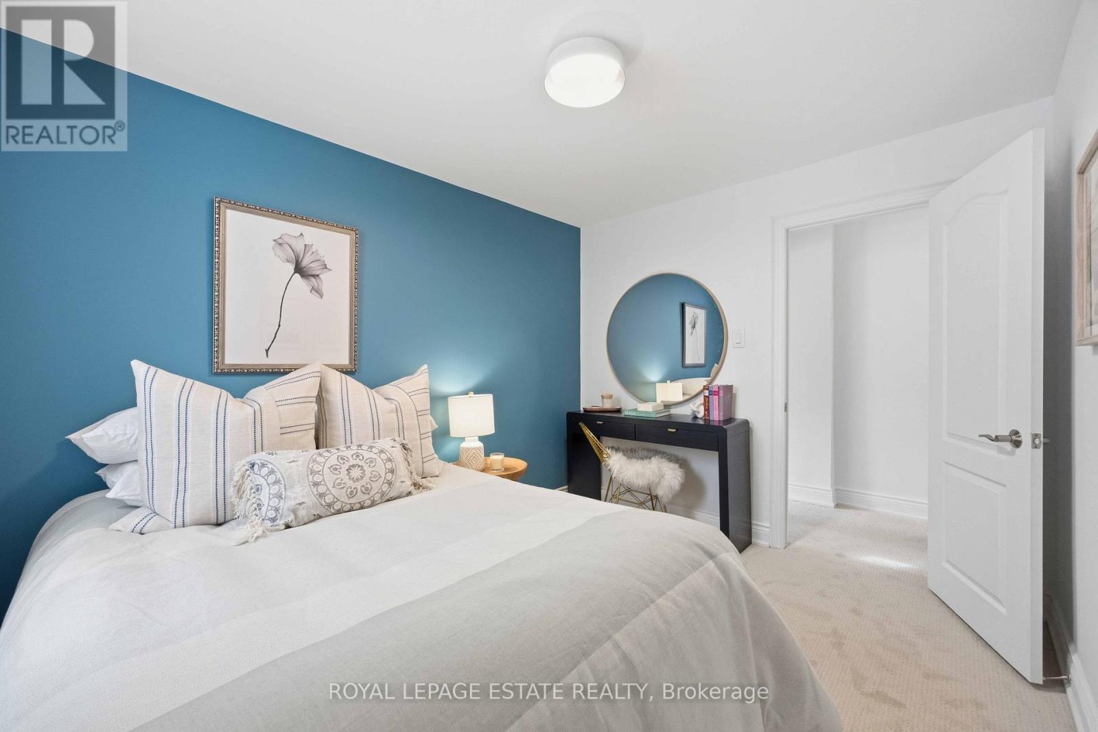 38 Kenwood Avenue, Toronto, Ontario  M6C 2R9 - Photo 17 - C12966372