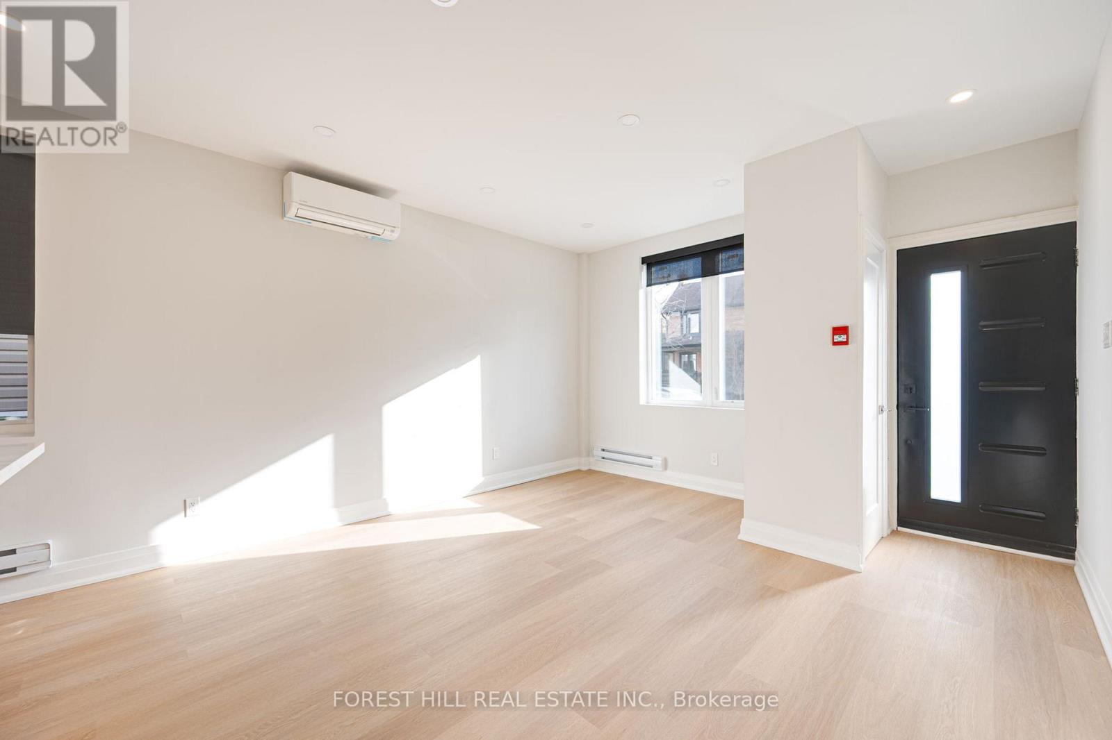 160 Tyrrel Avenue, Toronto, Ontario  M6G 2G7 - Photo 5 - C12966388