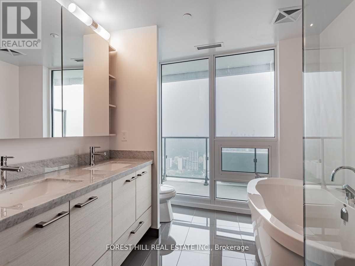 5702 - 2221 YONGE STREET Toronto (Mount Pleasant West), ON M4S 2B4