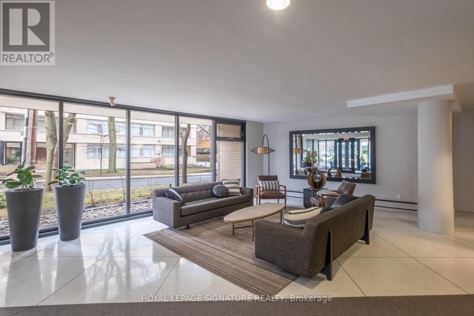 1105 - 575 Avenue Road, Toronto, Ontario  M4V 2K2 - Photo 5 - C12966442