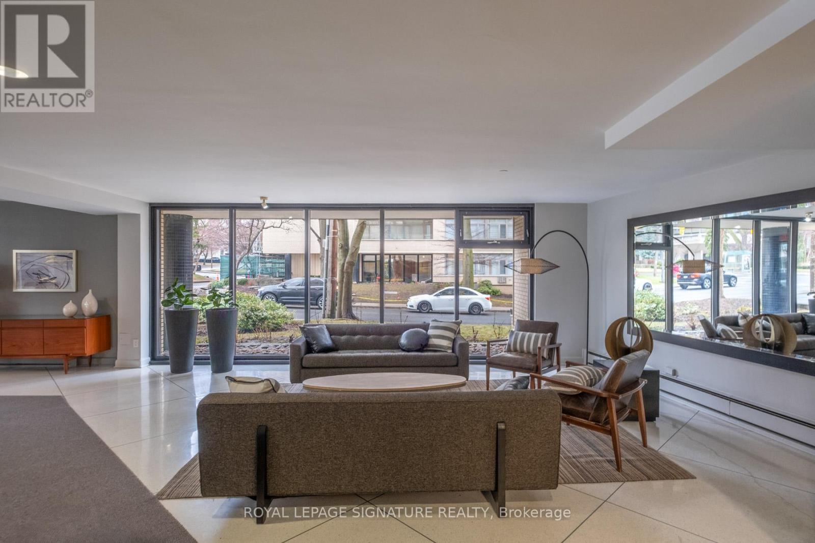 1105 - 575 Avenue Road, Toronto, Ontario  M4V 2K2 - Photo 6 - C12966442