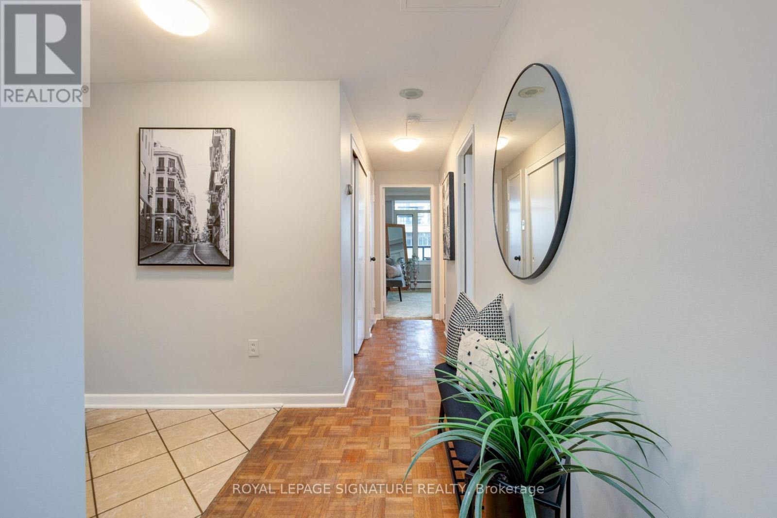 1105 - 575 Avenue Road, Toronto, Ontario  M4V 2K2 - Photo 8 - C12966442