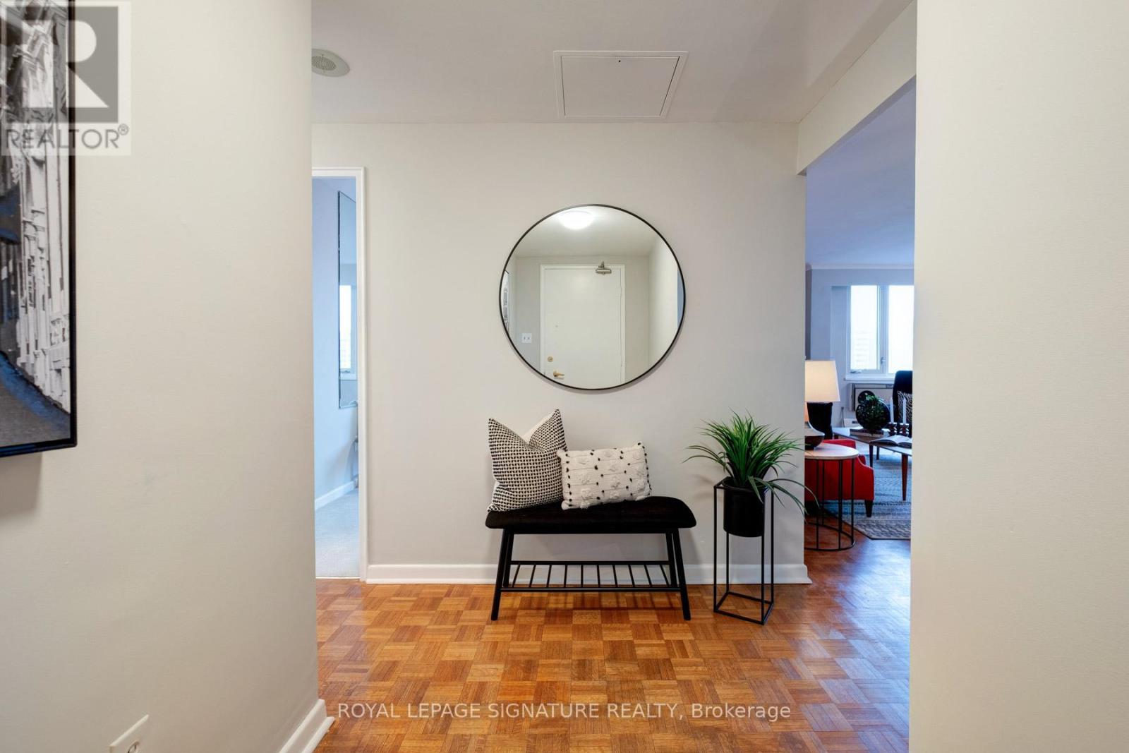 1105 - 575 Avenue Road, Toronto, Ontario  M4V 2K2 - Photo 9 - C12966442