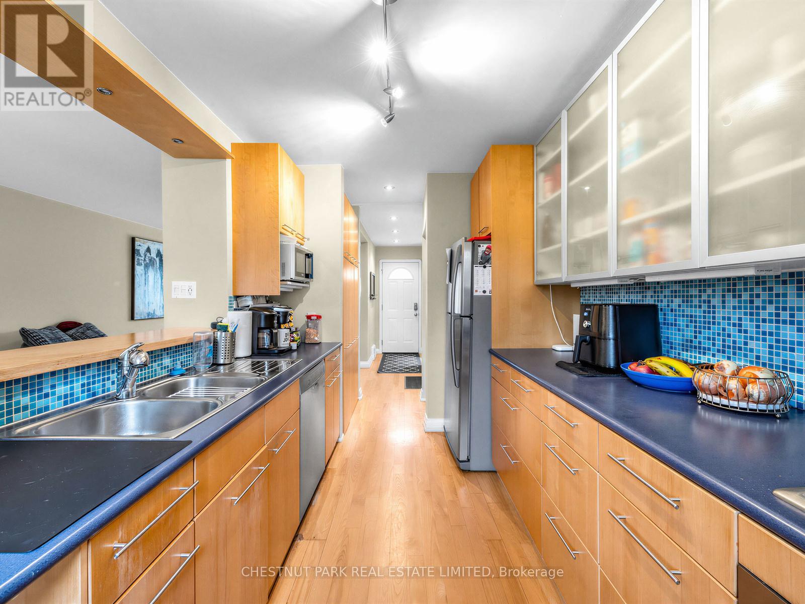 246 Donlea Drive, Toronto, Ontario  M4G 2N2 - Photo 11 - C12966444