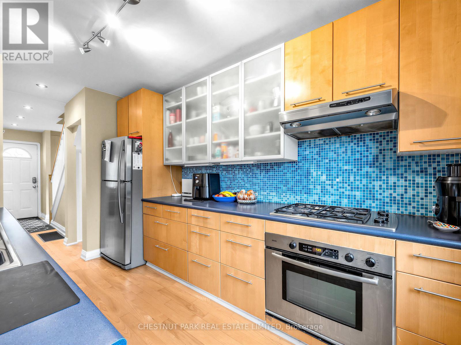 246 Donlea Drive, Toronto, Ontario  M4G 2N2 - Photo 12 - C12966444