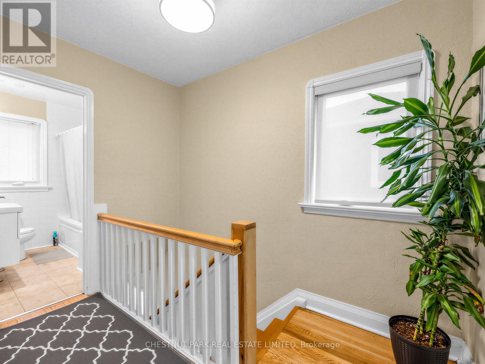 246 Donlea Drive, Toronto, Ontario  M4G 2N2 - Photo 15 - C12966444