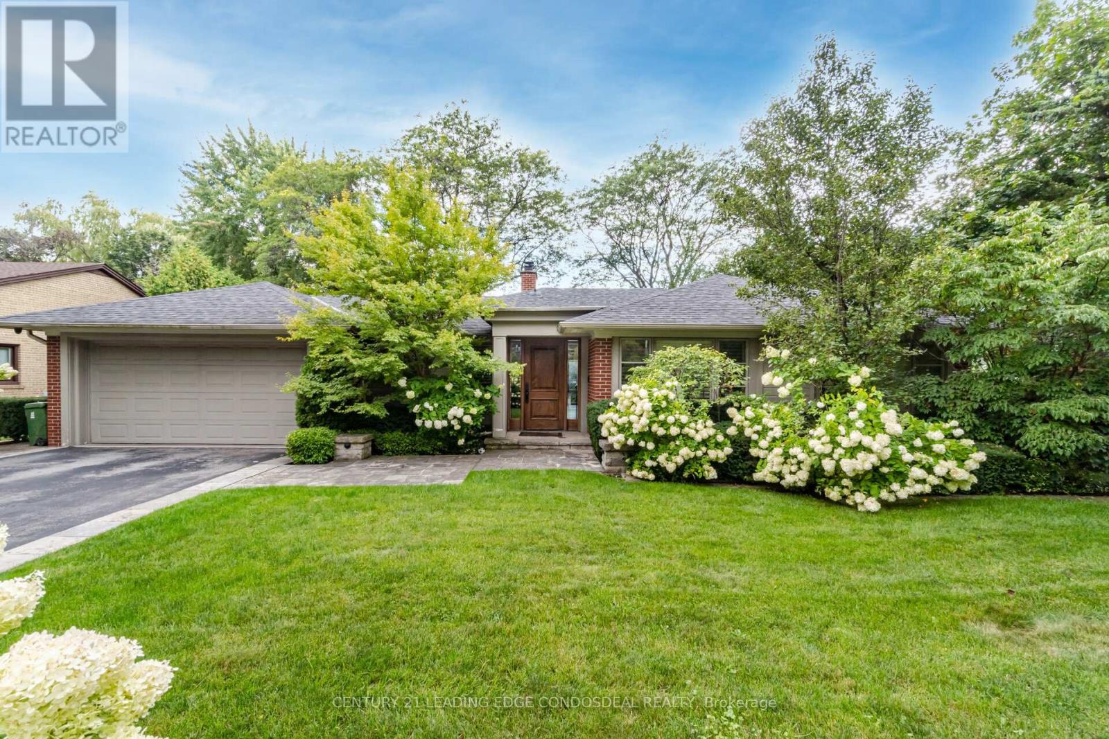 96 LAURENTIDE DRIVE, Toronto, Ontario