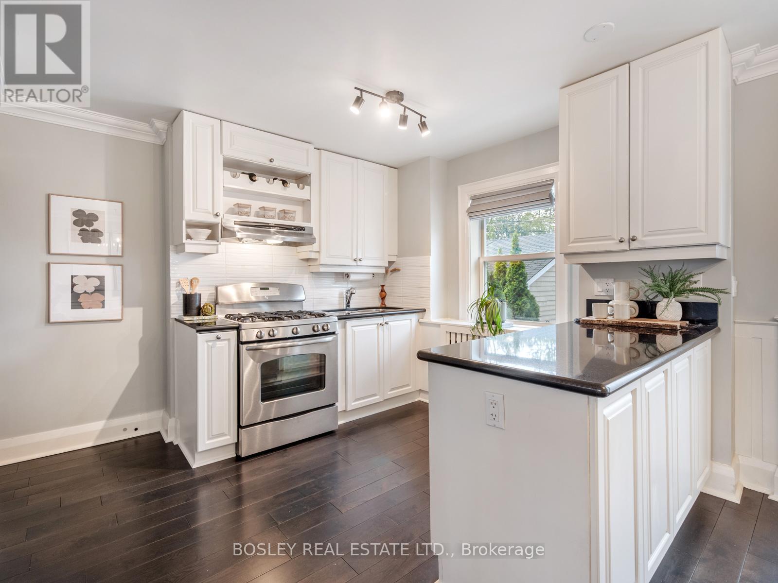 1070 Woodbine Avenue, Toronto, Ontario  M4C 4C5 - Photo 14 - E12966214