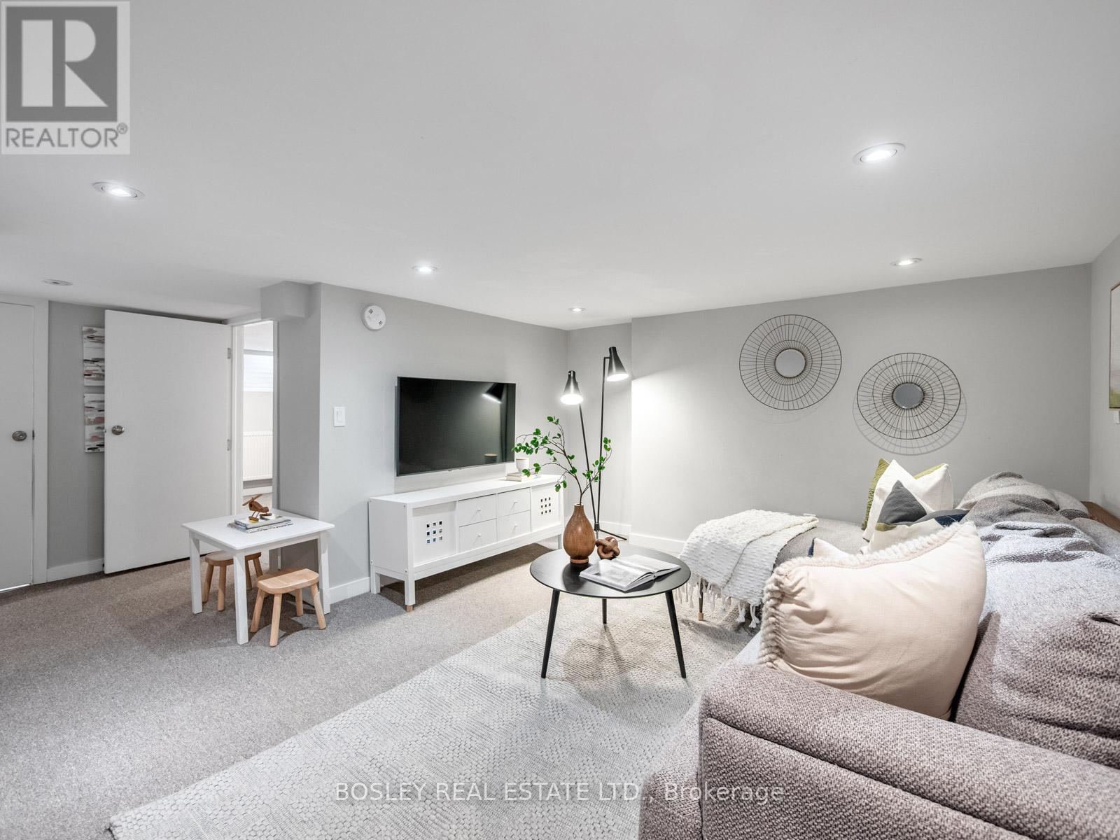 1070 Woodbine Avenue, Toronto, Ontario  M4C 4C5 - Photo 33 - E12966214