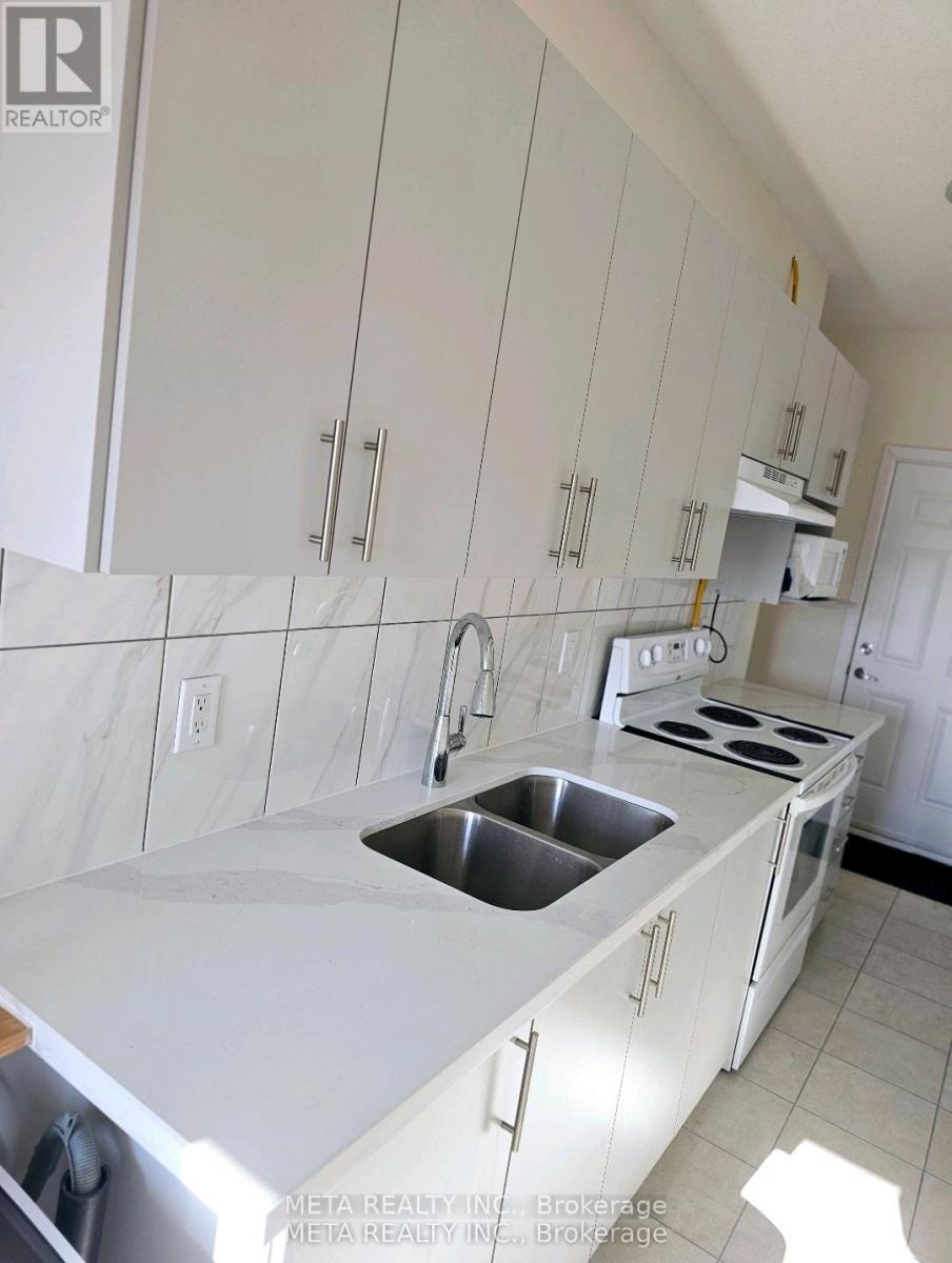 111 Vanier Street, Whitby, Ontario  L1R 0N3 - Photo 2 - E12966382