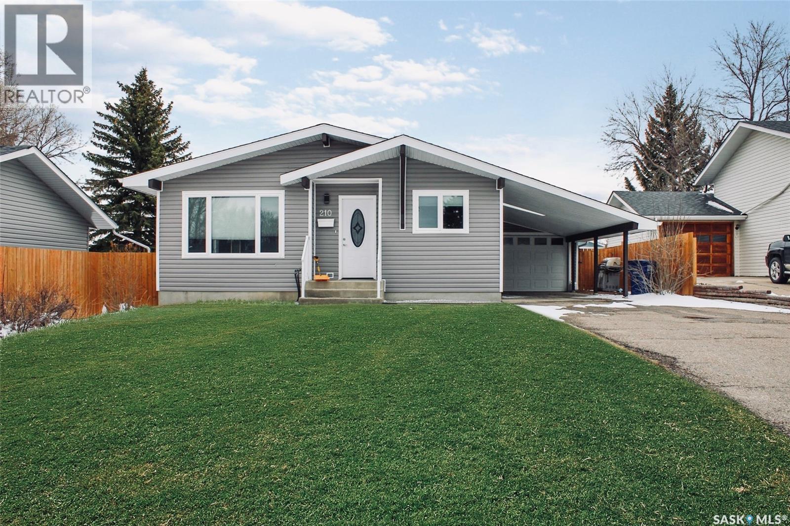 210 Clinton PLACE, Swift Current, Saskatchewan