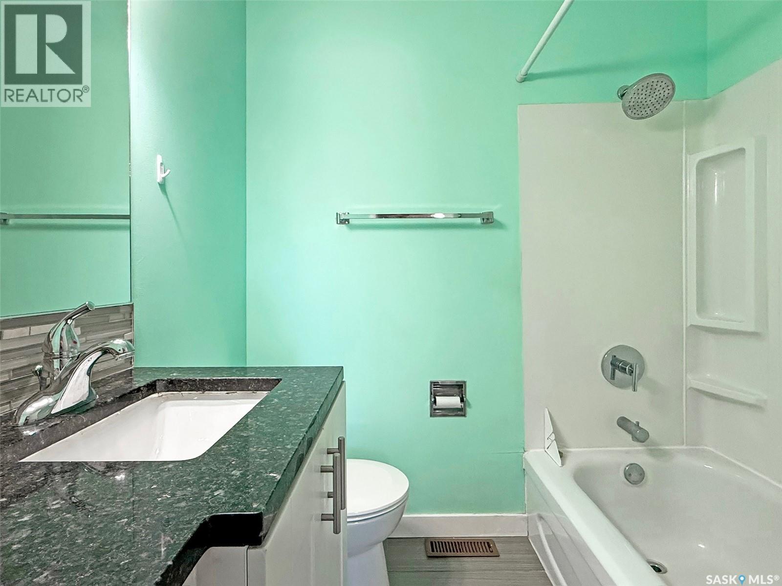 210 Clinton Place, Swift Current, Saskatchewan  S9H 4K2 - Photo 10 - SK032196