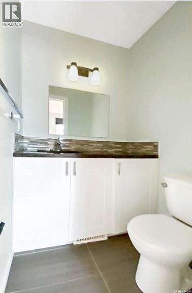 210 Clinton Place, Swift Current, Saskatchewan  S9H 4K2 - Photo 13 - SK032196