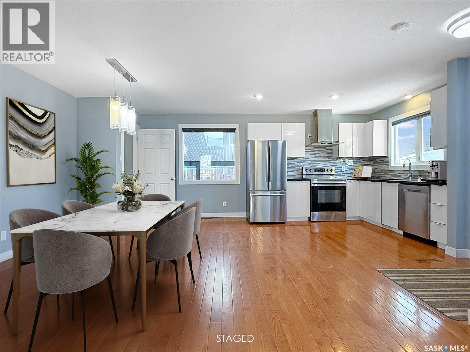 210 Clinton Place, Swift Current, Saskatchewan  S9H 4K2 - Photo 2 - SK032196