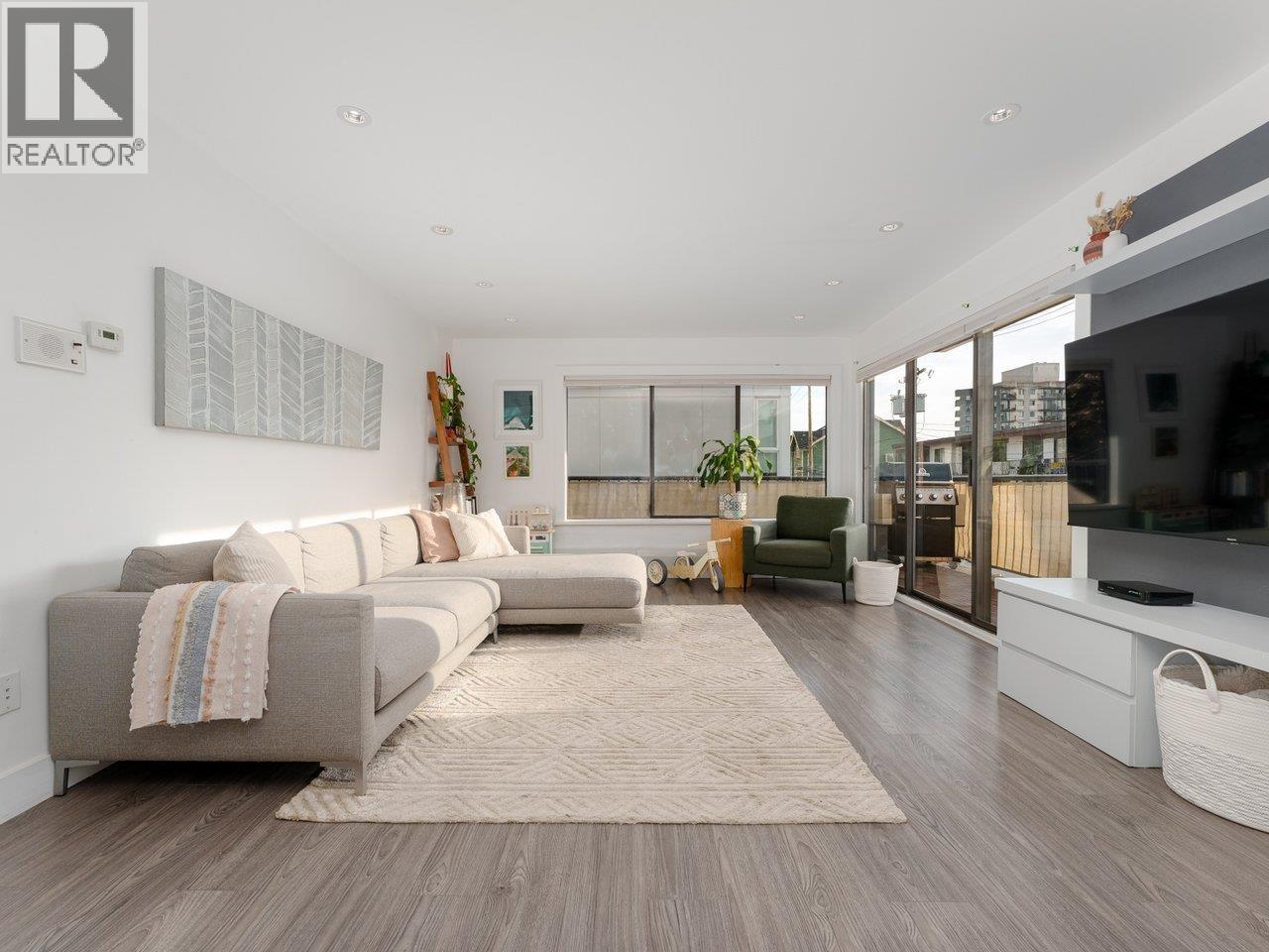 103 127 E 4th Street, North Vancouver, British Columbia  V7L 1H7 - Photo 3 - R3100775