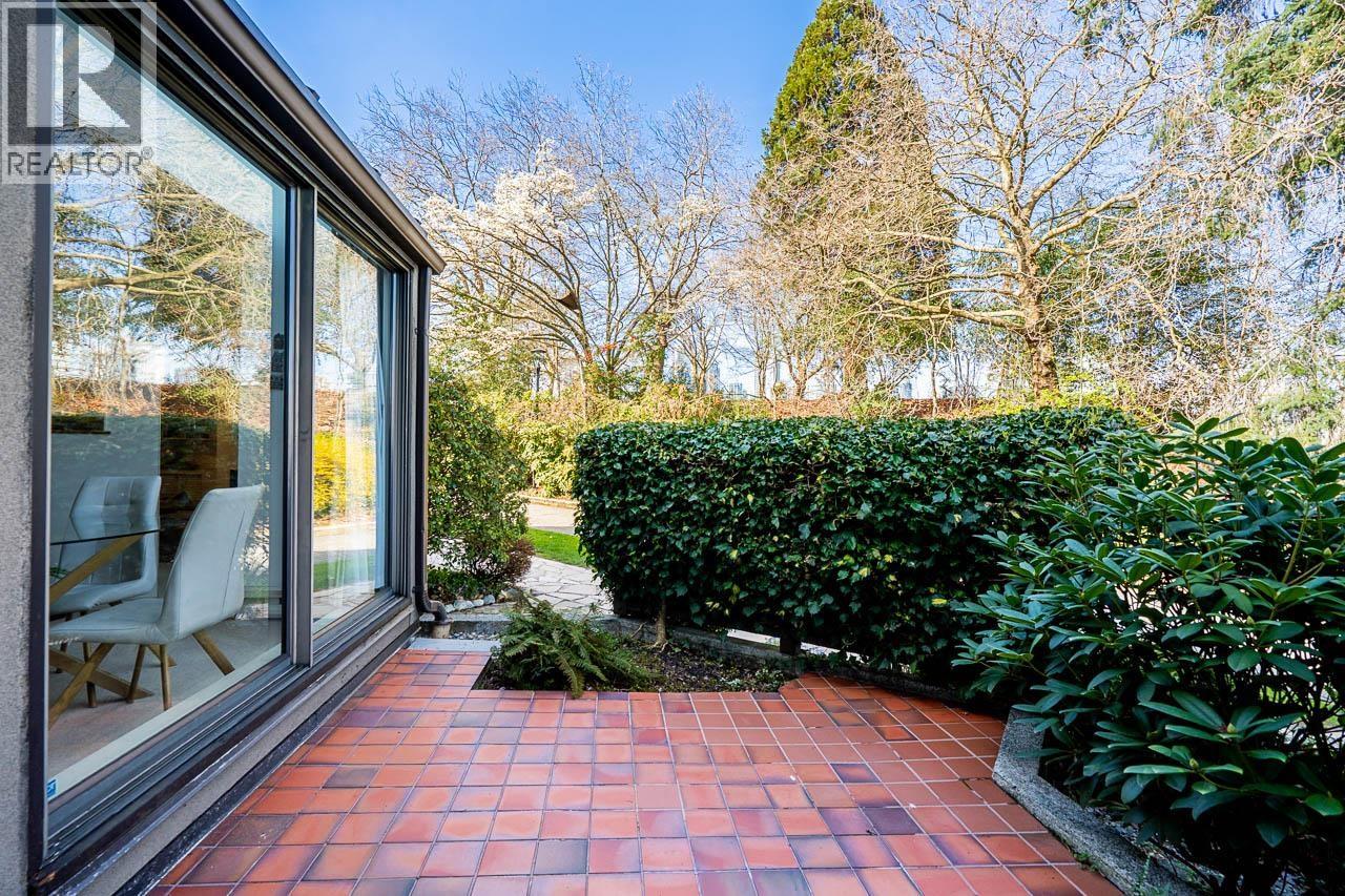 836 Millbank, Vancouver, British Columbia V5Z 3Z4 - Photo 11 - R3107327