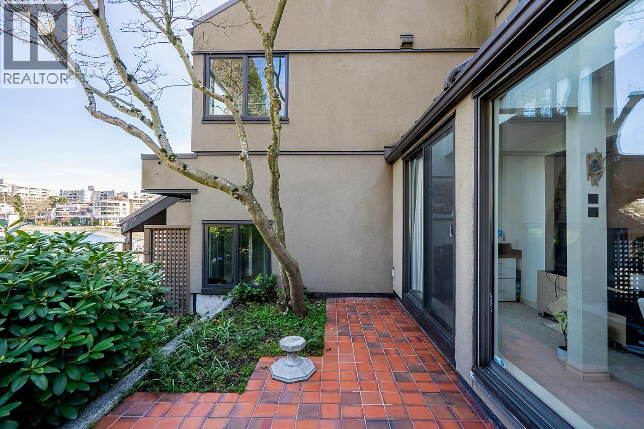 836 Millbank, Vancouver, British Columbia V5Z 3Z4 - Photo 12 - R3107327