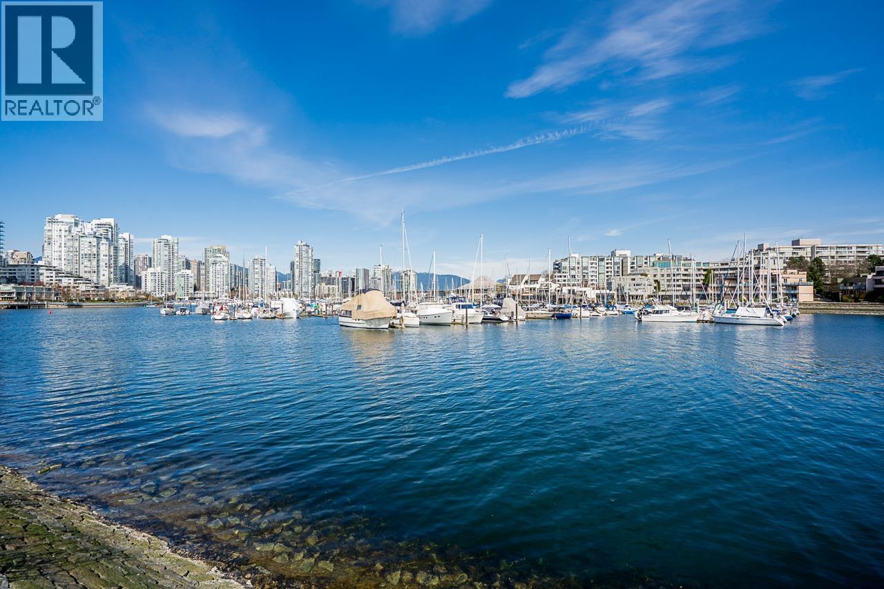 836 Millbank, Vancouver, British Columbia V5Z 3Z4 - Photo 25 - R3107327
