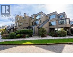 <div class="price">$799,000</div> 836 Millbank, Vancouver<br><div style="margin-bottom:8px;"><small>Heller Murch Realty</small></div><div class='bed_bath'>1 Bed | 1 Bath</div>