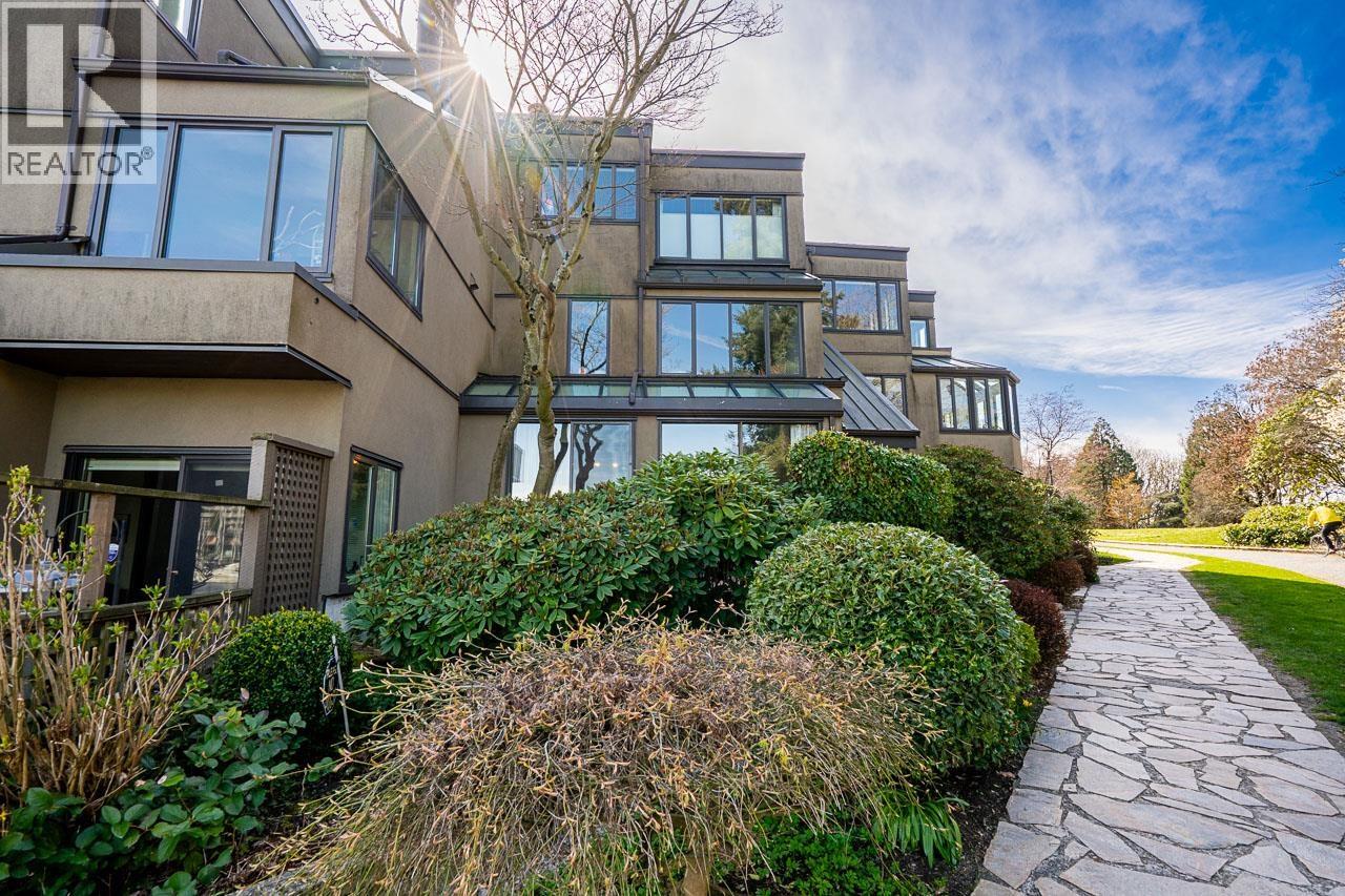 836 Millbank, Vancouver, British Columbia V5Z 3Z4 - Photo 3 - R3107327