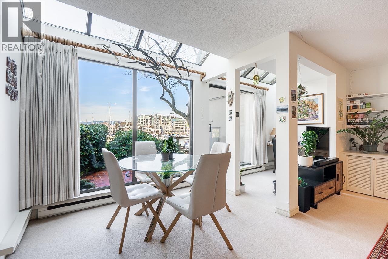 836 Millbank, Vancouver, British Columbia V5Z 3Z4 - Photo 8 - R3107327