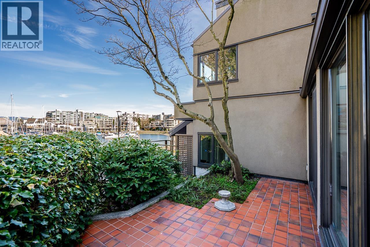 836 Millbank, Vancouver, British Columbia V5Z 3Z4 - Photo 13 - R3107327