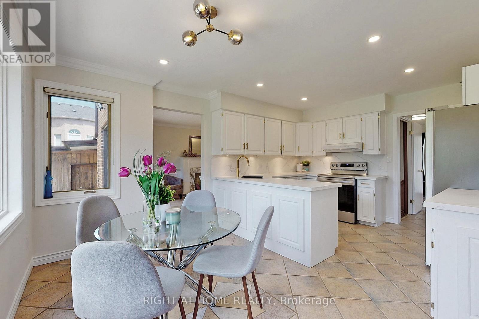 350 Sunset Beach Road, Richmond Hill, Ontario  L4E 3H9 - Photo 13 - N12966312