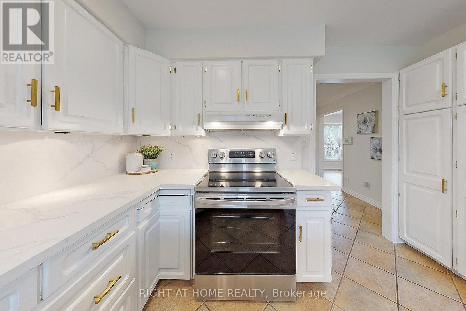 350 Sunset Beach Road, Richmond Hill, Ontario  L4E 3H9 - Photo 15 - N12966312