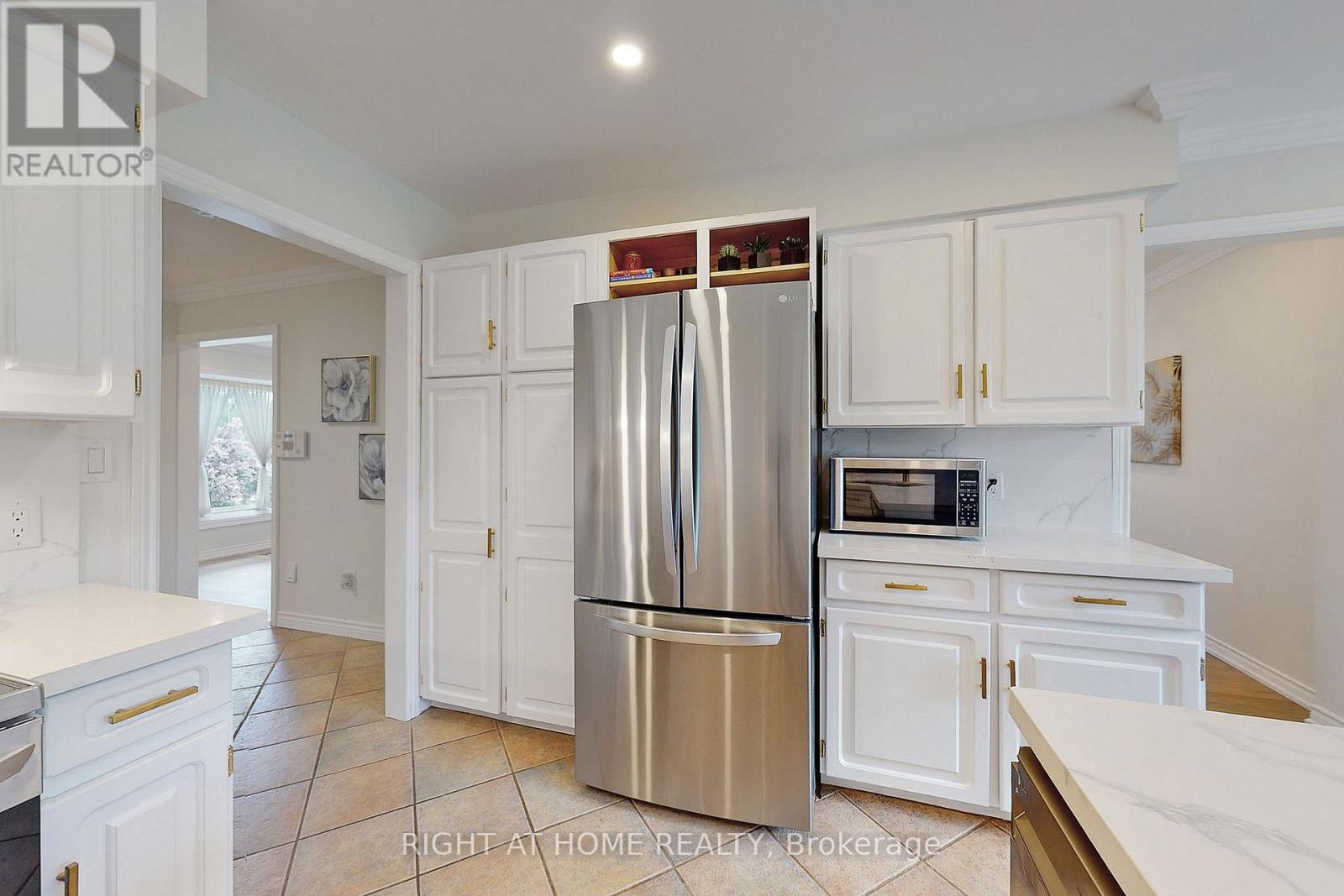 350 Sunset Beach Road, Richmond Hill, Ontario  L4E 3H9 - Photo 16 - N12966312