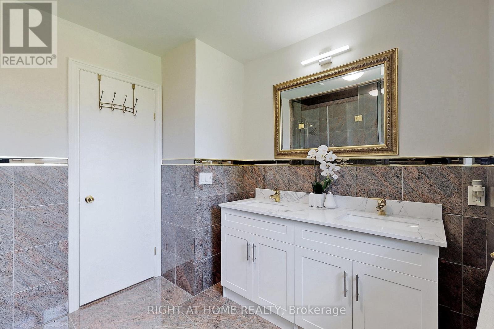 350 Sunset Beach Road, Richmond Hill, Ontario  L4E 3H9 - Photo 35 - N12966312