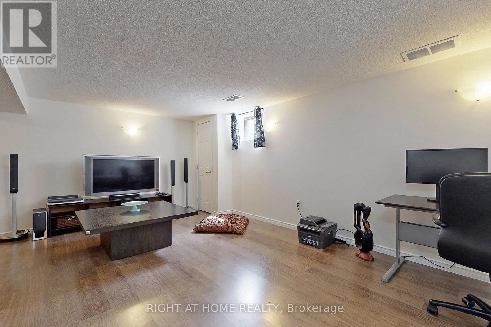 350 Sunset Beach Road, Richmond Hill, Ontario  L4E 3H9 - Photo 38 - N12966312