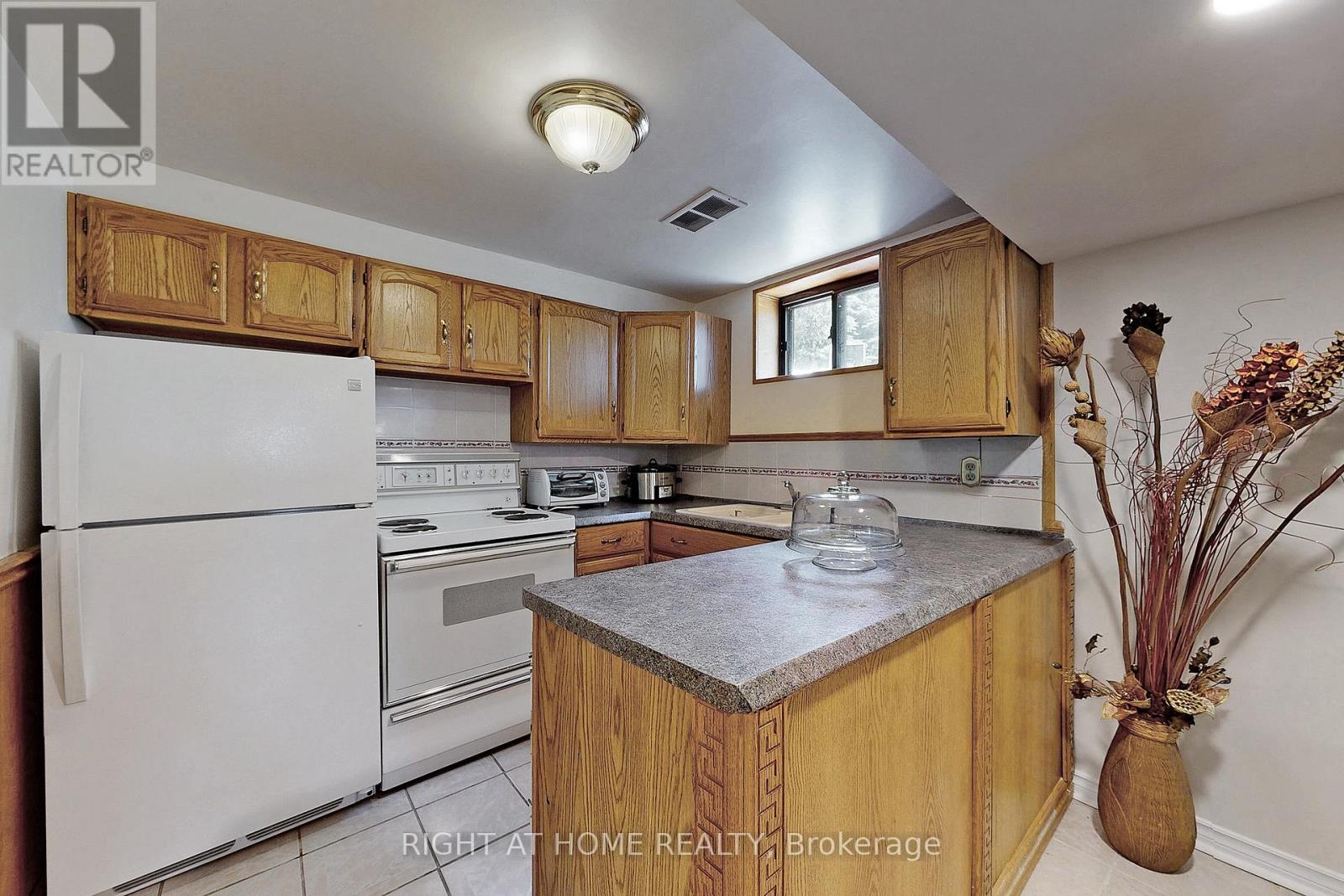 350 Sunset Beach Road, Richmond Hill, Ontario  L4E 3H9 - Photo 40 - N12966312