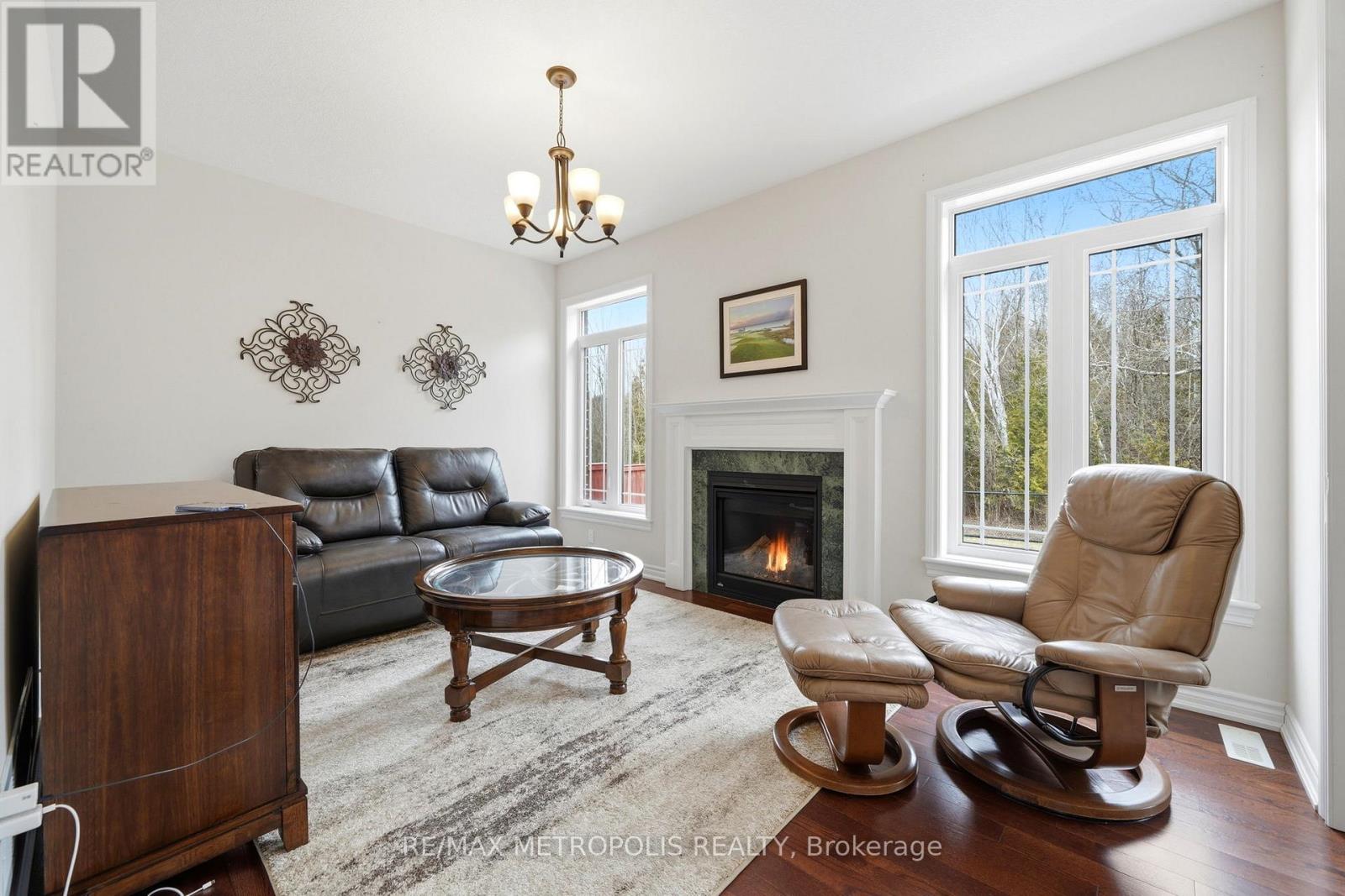 24 Bamburg Street, Georgina, Ontario  L0E 1R0 - Photo 10 - N12966320