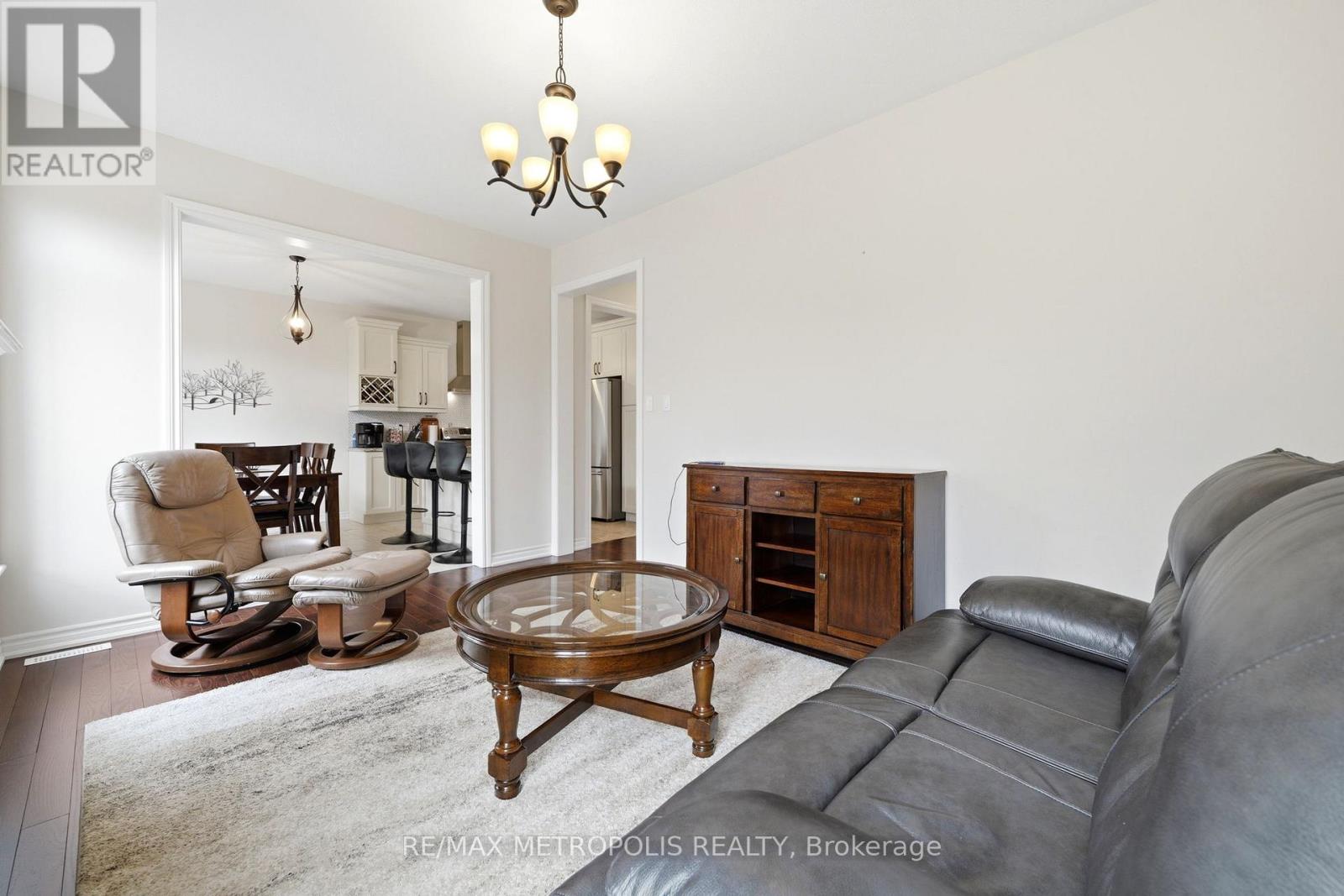 24 Bamburg Street, Georgina, Ontario  L0E 1R0 - Photo 11 - N12966320