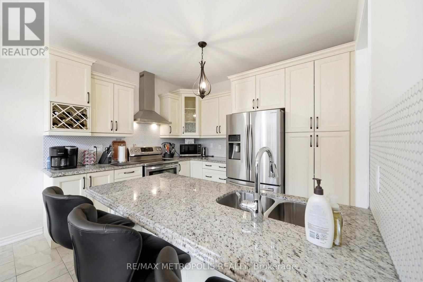 24 Bamburg Street, Georgina, Ontario  L0E 1R0 - Photo 13 - N12966320