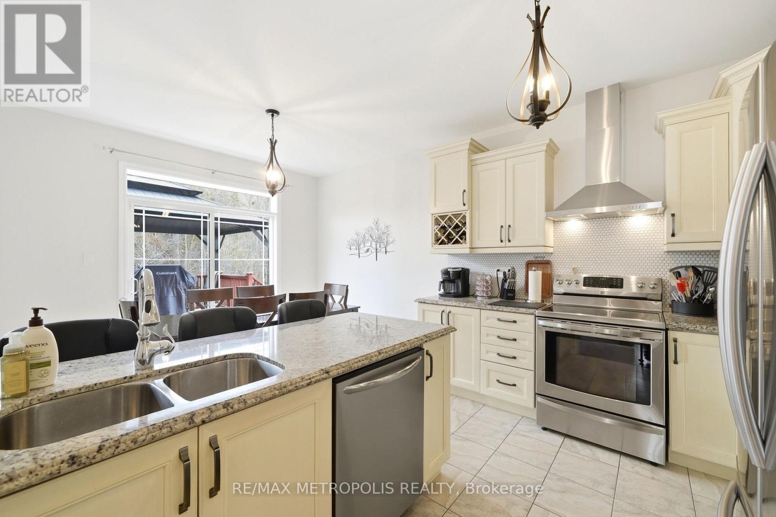 24 Bamburg Street, Georgina, Ontario  L0E 1R0 - Photo 15 - N12966320