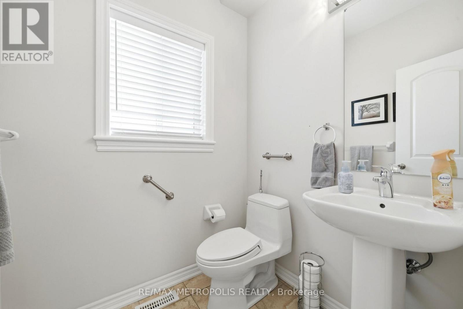 24 Bamburg Street, Georgina, Ontario  L0E 1R0 - Photo 17 - N12966320