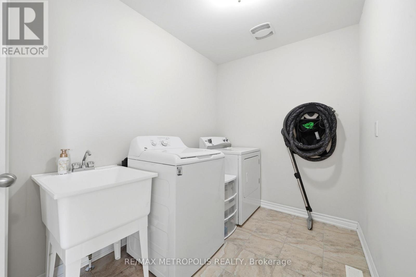 24 Bamburg Street, Georgina, Ontario  L0E 1R0 - Photo 34 - N12966320