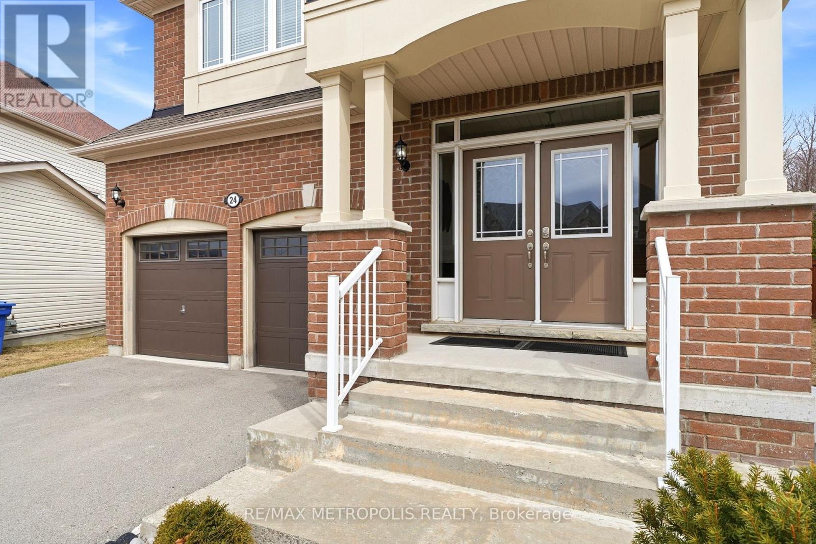 24 Bamburg Street, Georgina, Ontario  L0E 1R0 - Photo 4 - N12966320
