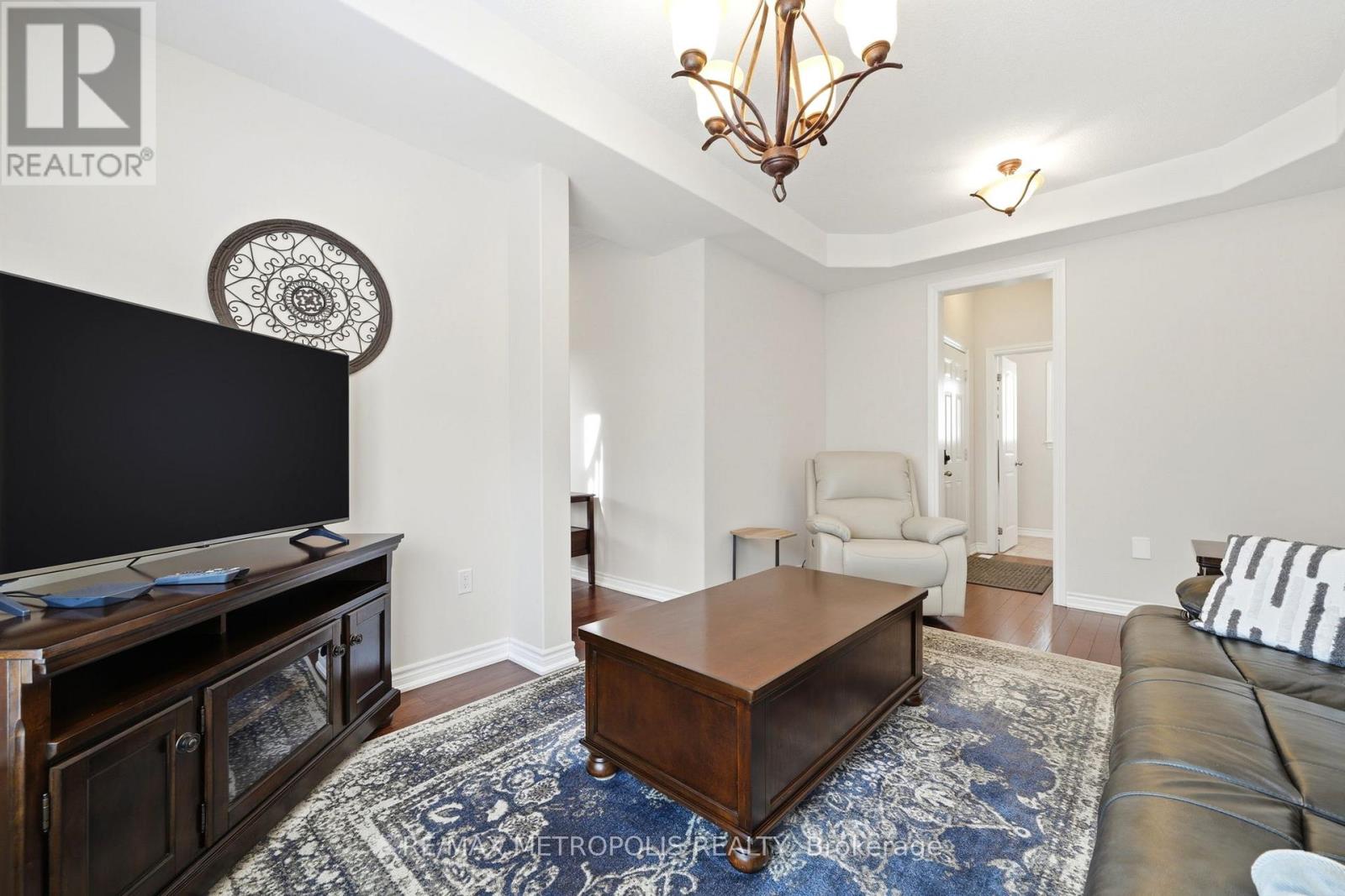 24 Bamburg Street, Georgina, Ontario  L0E 1R0 - Photo 9 - N12966320