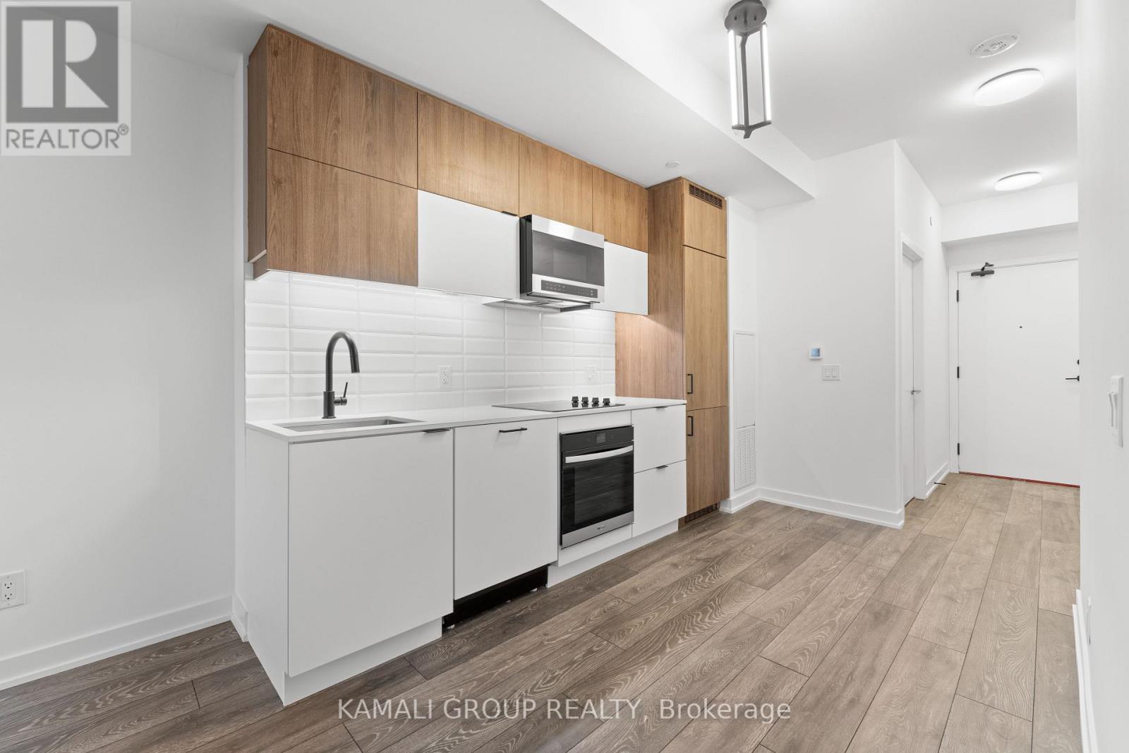 213 - 8888 Yonge Street, Richmond Hill, Ontario  L4C 5V6 - Photo 3 - N12966410