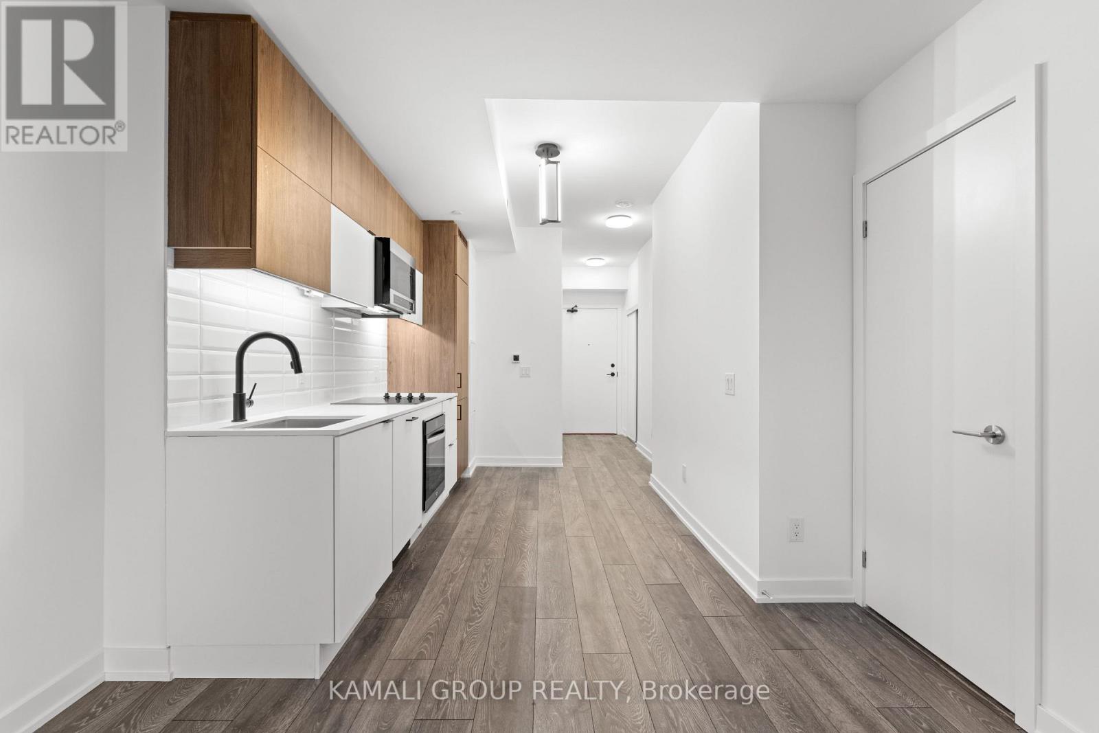 213 - 8888 Yonge Street, Richmond Hill, Ontario  L4C 5V6 - Photo 4 - N12966410