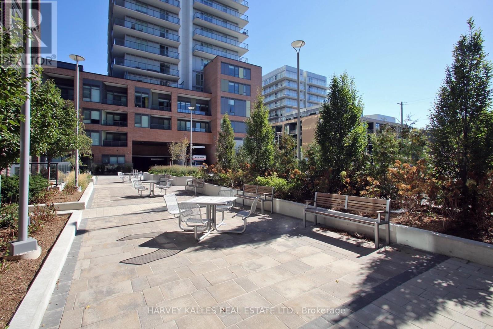 305 - 185 Deerfield Road, Newmarket, Ontario  L3Y 0G7 - Photo 2 - N12966464