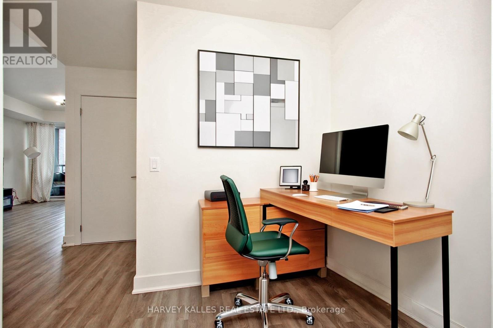 305 - 185 Deerfield Road, Newmarket, Ontario  L3Y 0G7 - Photo 7 - N12966464