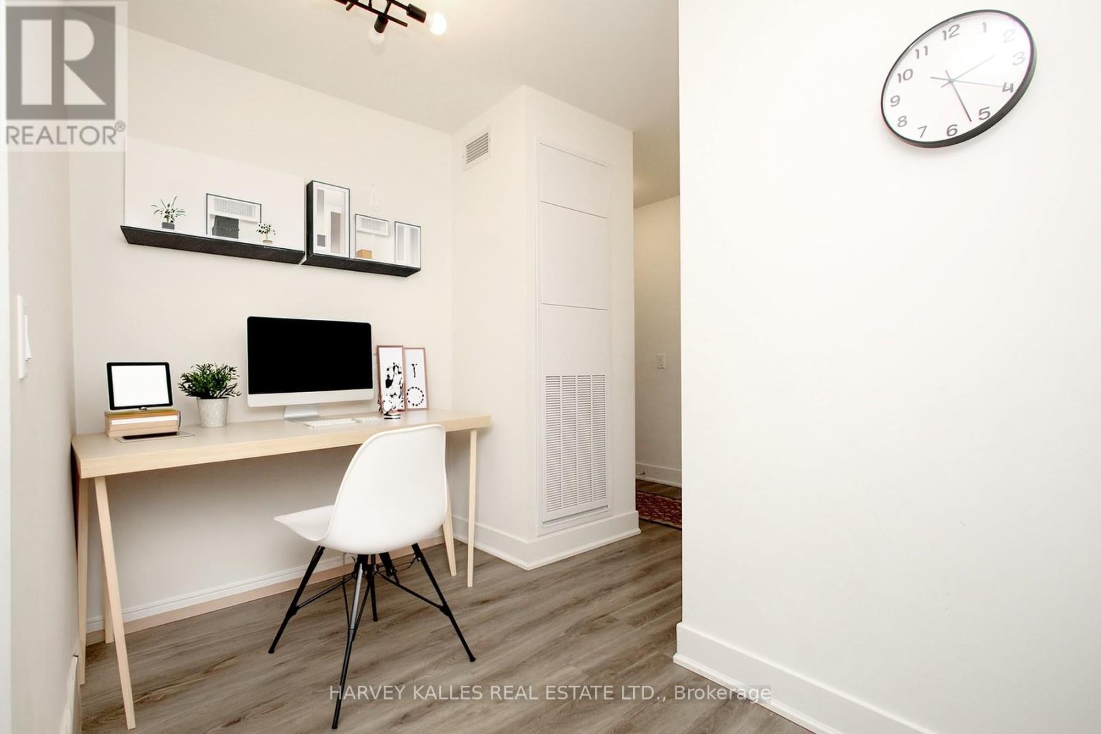 305 - 185 Deerfield Road, Newmarket, Ontario  L3Y 0G7 - Photo 8 - N12966464