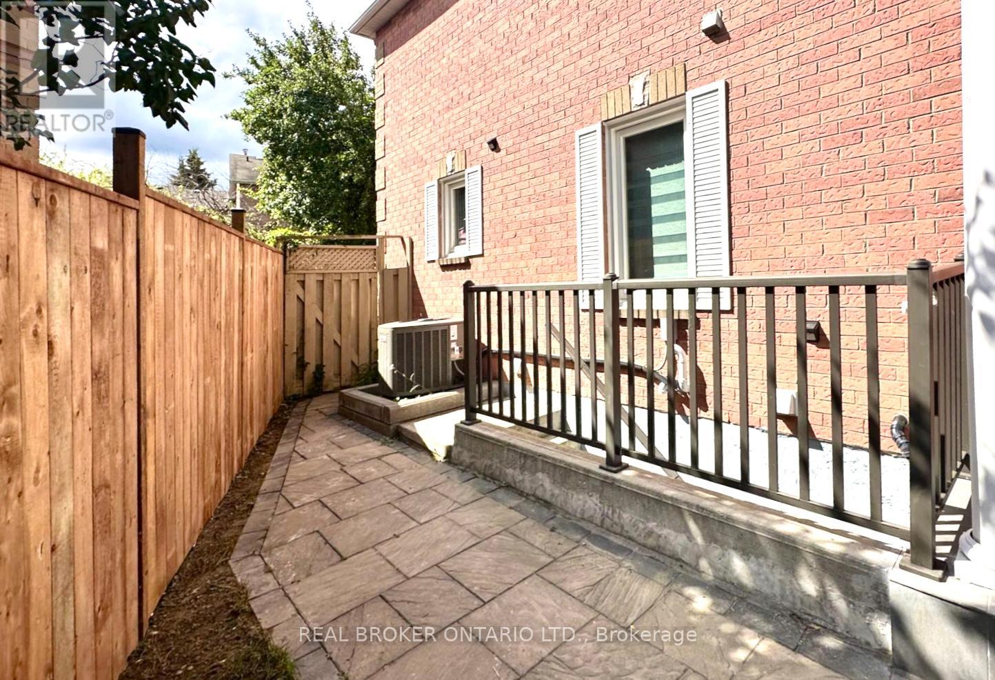 Basement - 60 Steepleview Crescent, Richmond Hill, Ontario  L4C 9R3 - Photo 2 - N12966474