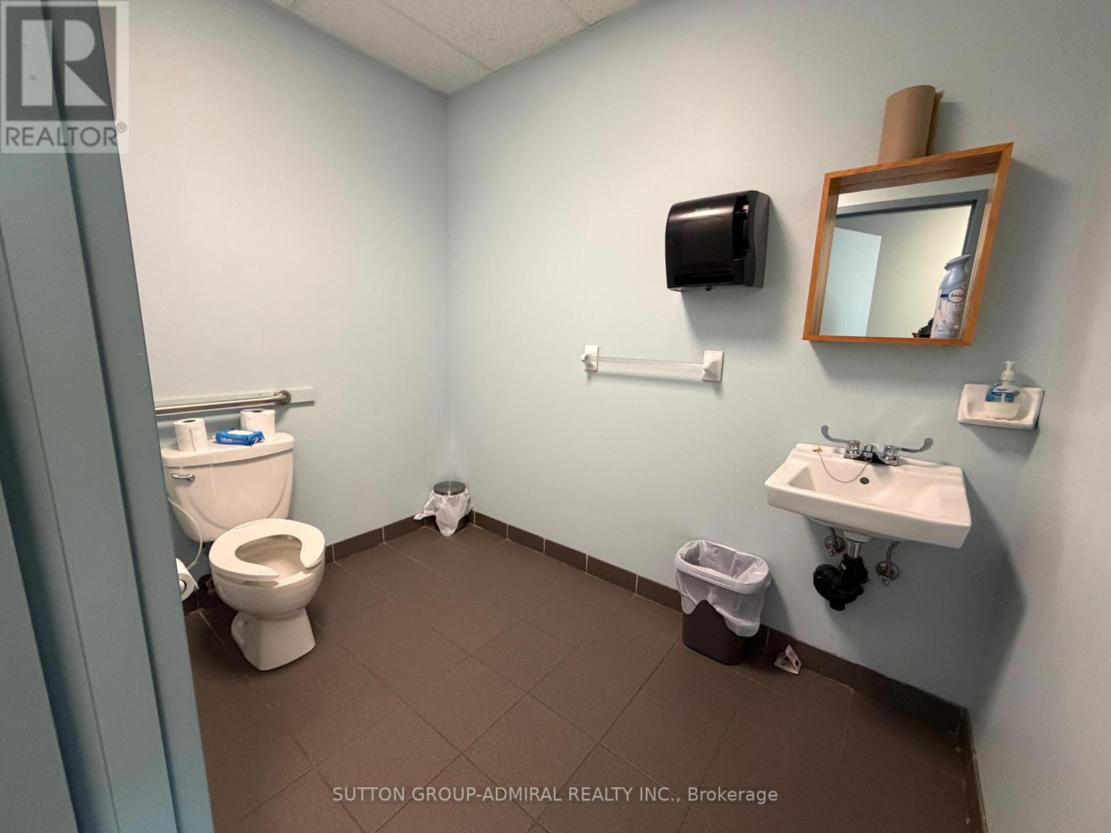 24 & 25 - 201 Millway Avenue, Vaughan, Ontario  L4K 5K8 - Photo 13 - N12966492