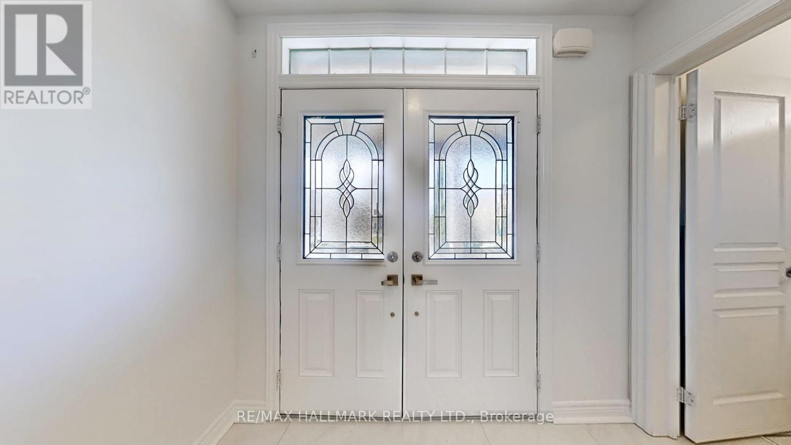 22 Bostock Drive, Georgina, Ontario  L4P 0C2 - Photo 2 - N12966506