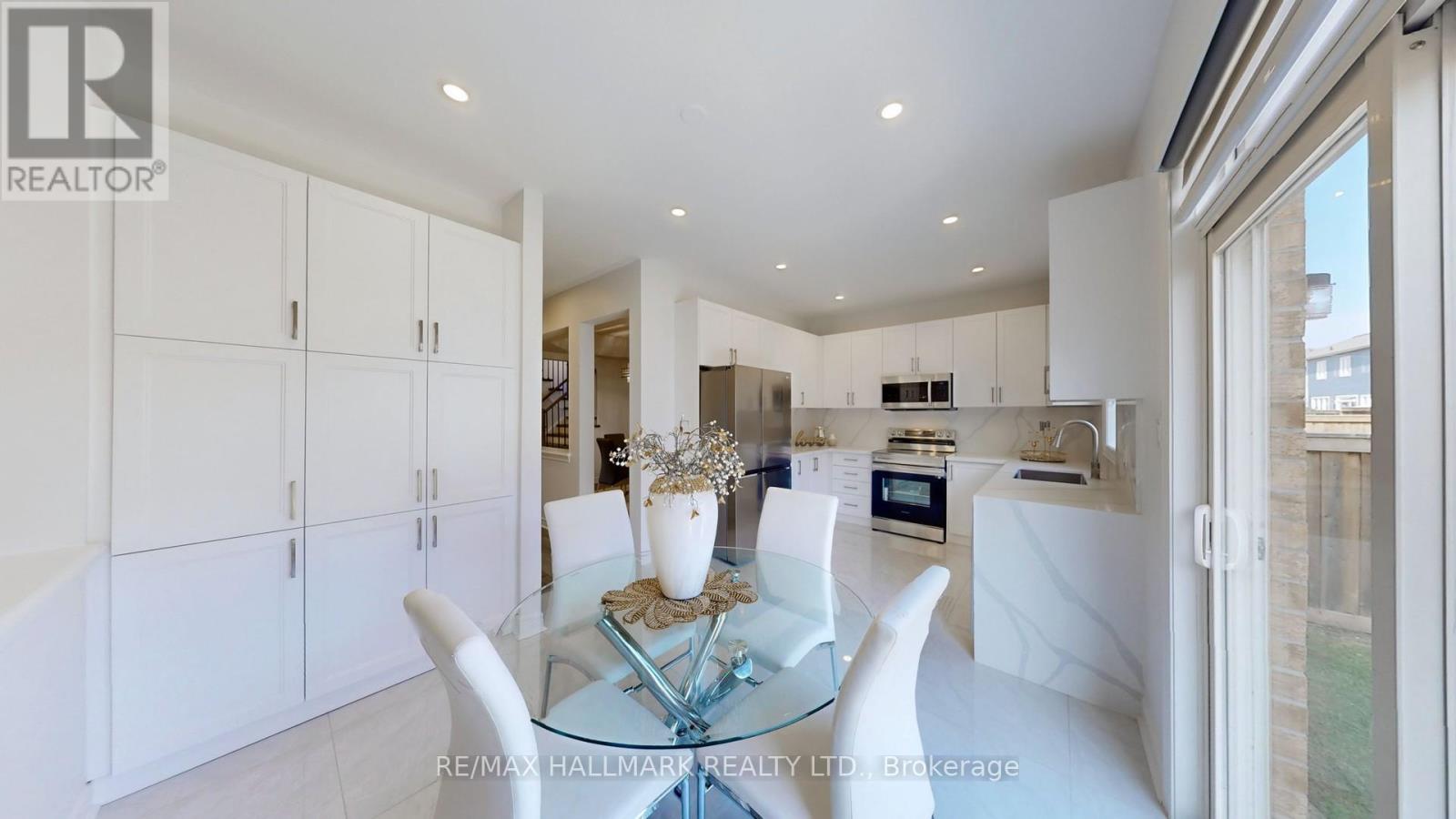 22 Bostock Drive, Georgina, Ontario  L4P 0C2 - Photo 6 - N12966506